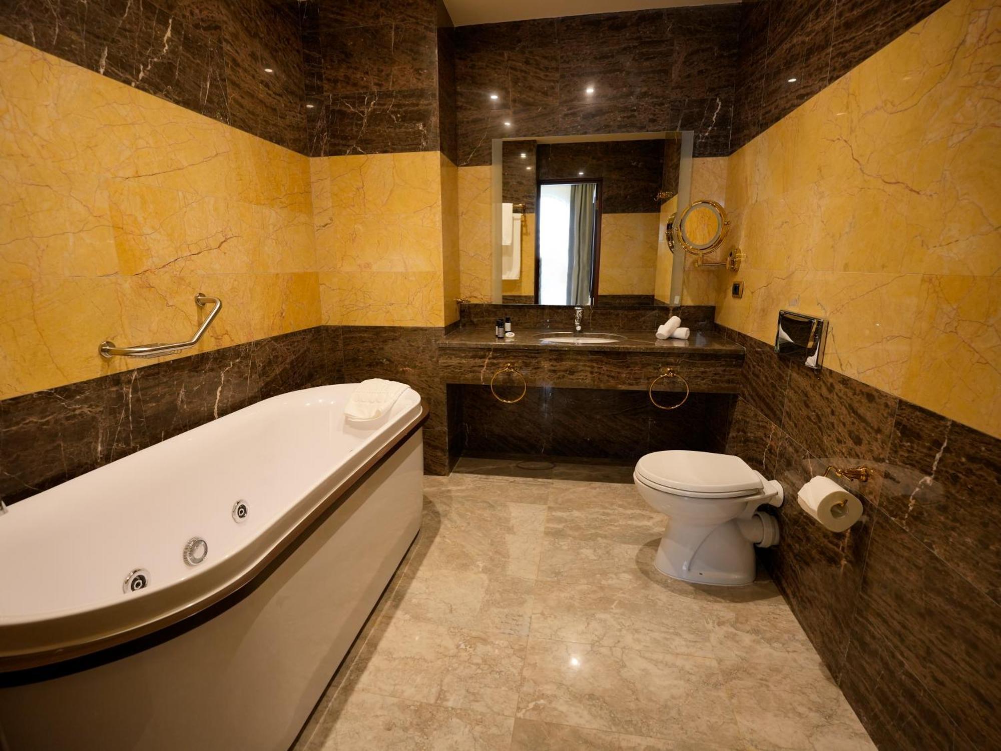 Hotel Eighty Eight Deluxe &