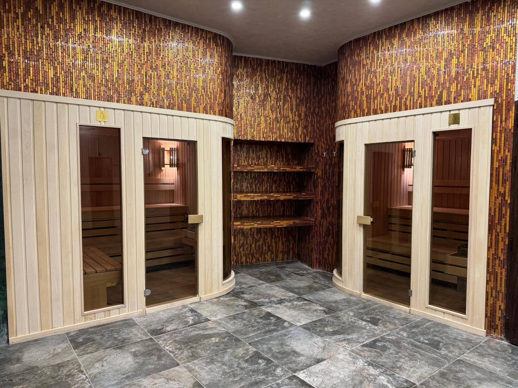 Eighty Eight Deluxe & Hotel